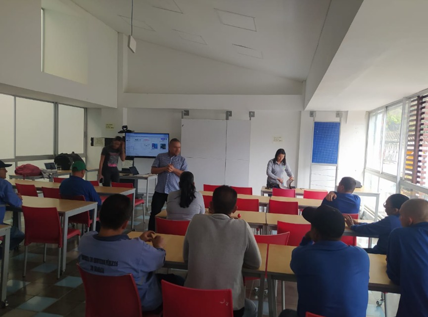 Reunion de personal, en capacitacion de seguridad y salud en el trabajo